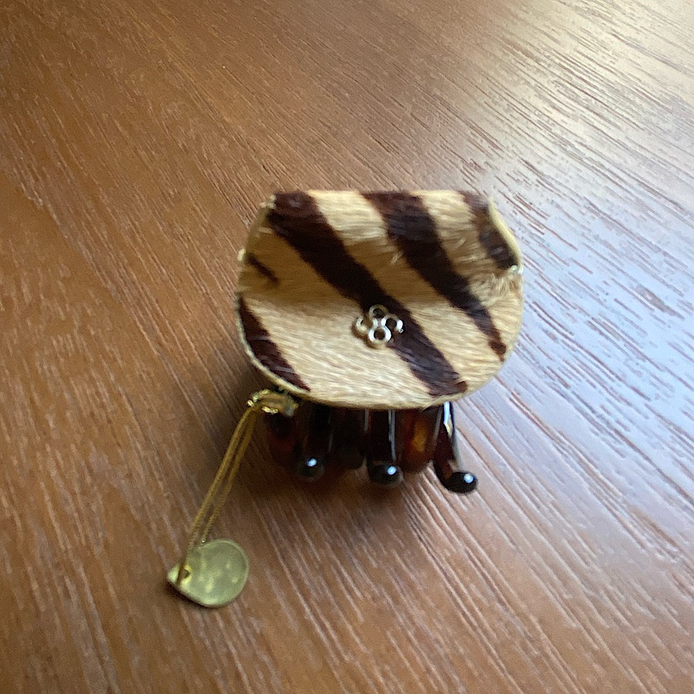 Colette Malouf  14kgold plated logo striped mini hair claw clip